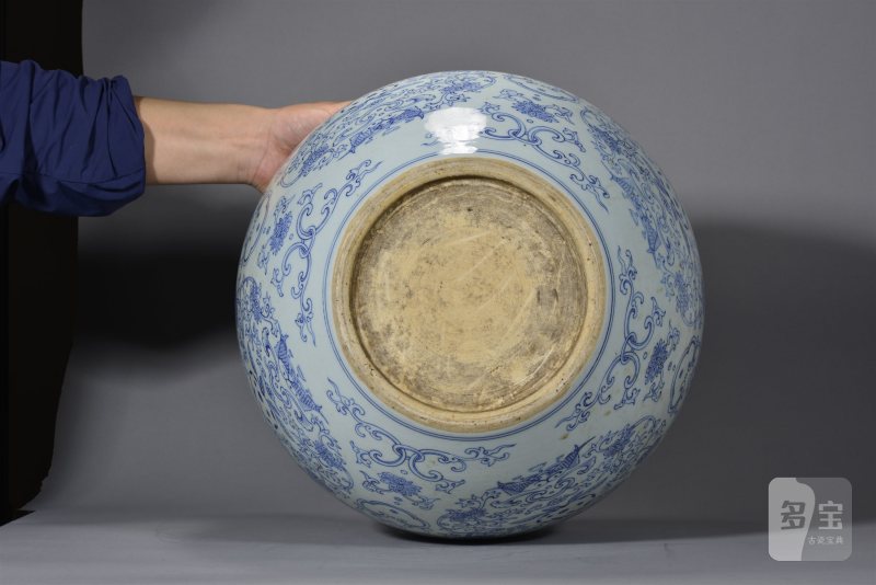清乾隆 青花缠枝莲八宝纹卷缸 - 图4